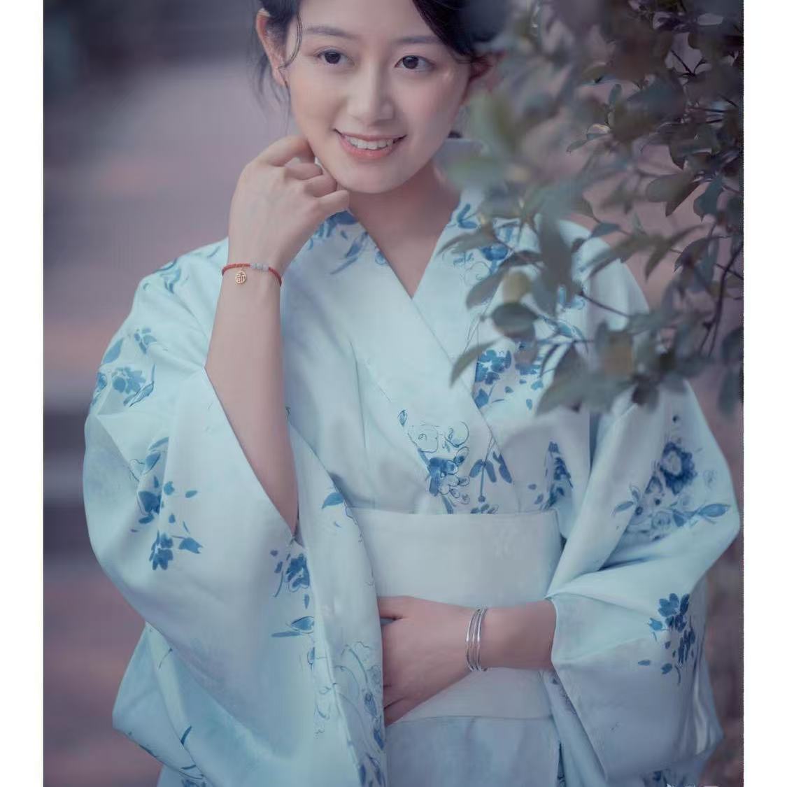 Jasnoniebieskie kimono damskie – Photography Lighting For Clothing recenzja i cena