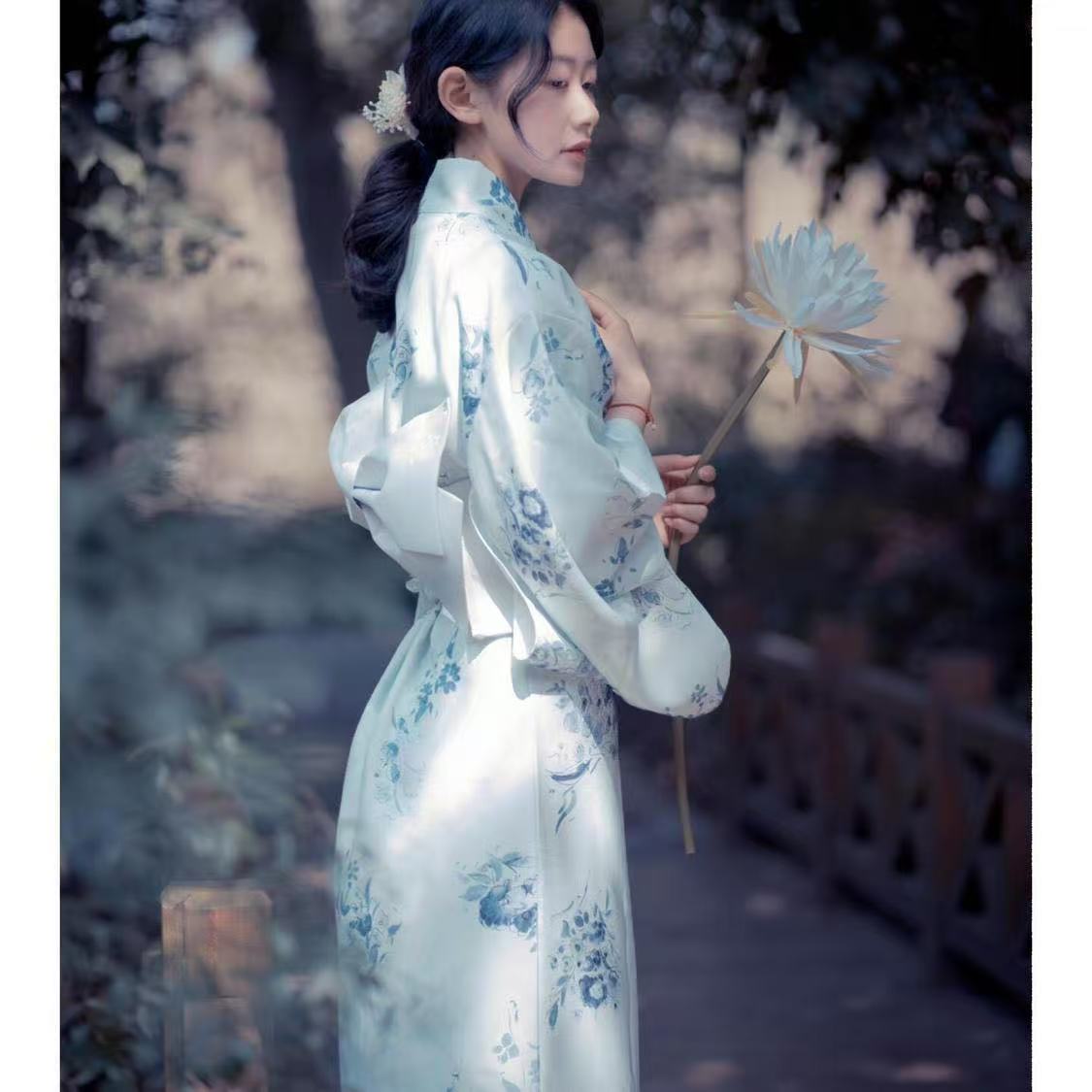 Jasnoniebieskie kimono damskie – Photography Lighting For Clothing recenzja i cena
