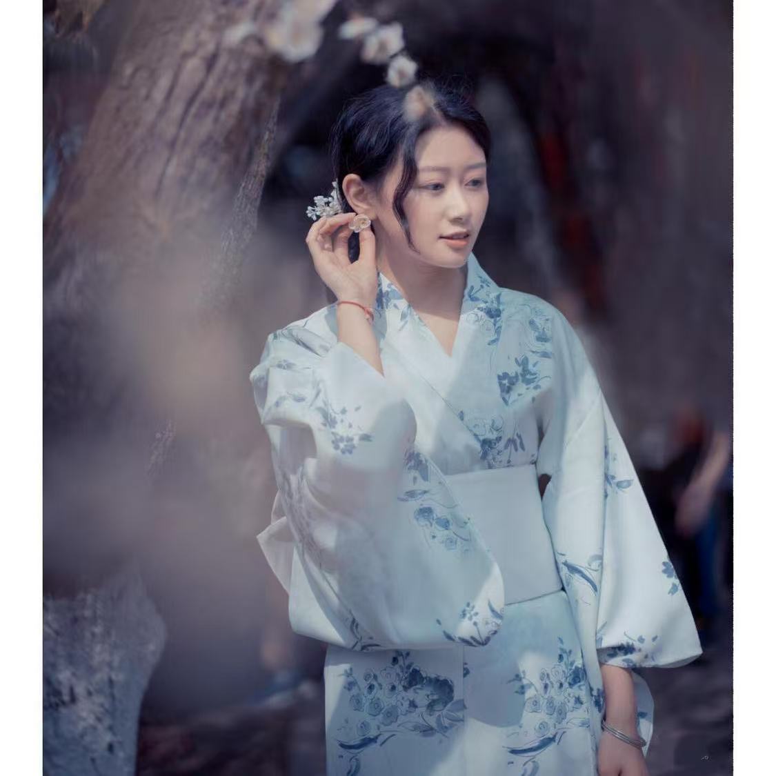 Jasnoniebieskie kimono damskie – Photography Lighting For Clothing recenzja i cena