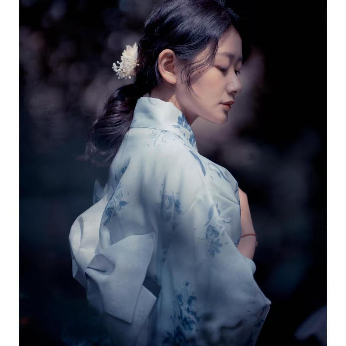 Jasnoniebieskie kimono damskie – Photography Lighting For Clothing recenzja i cena